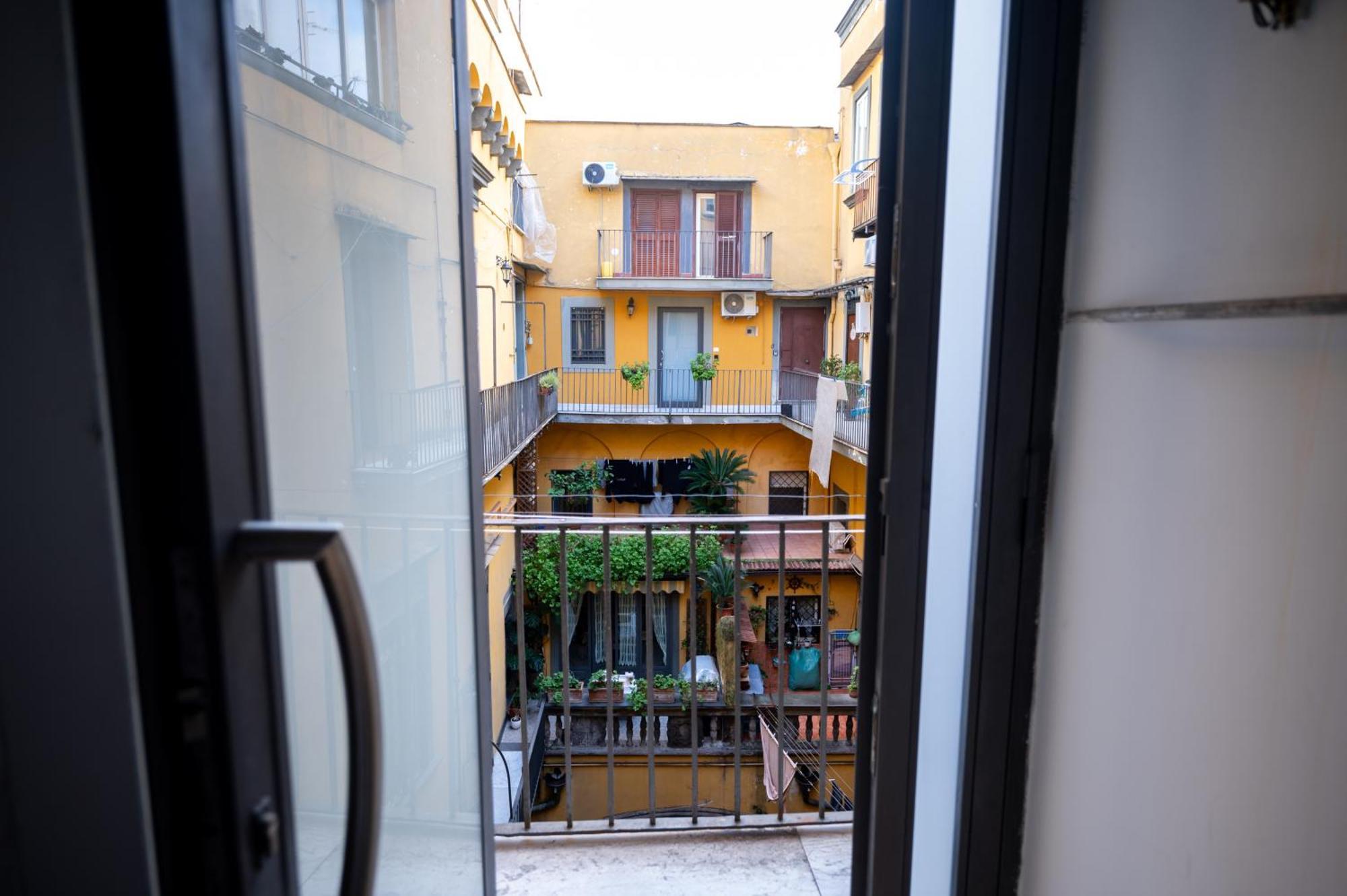 Stay Soft Apartment - Centro Storico Napoli Eksteriør billede