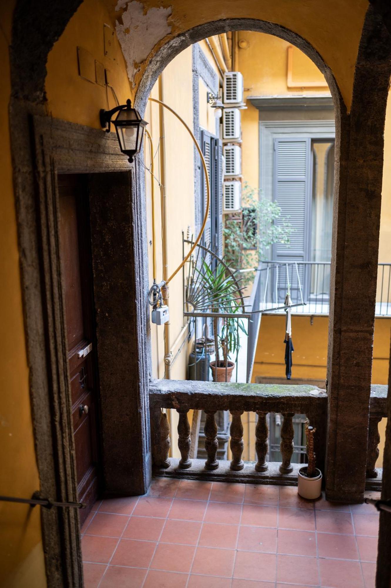 Stay Soft Apartment - Centro Storico Napoli Eksteriør billede